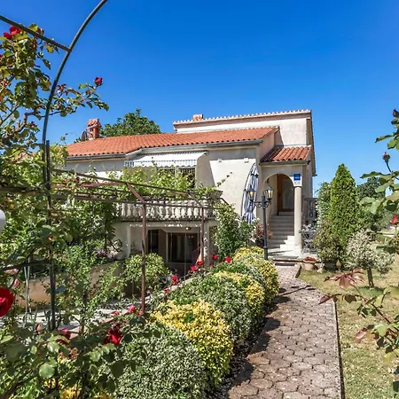 Apartamento Gorgeous In With Wifi