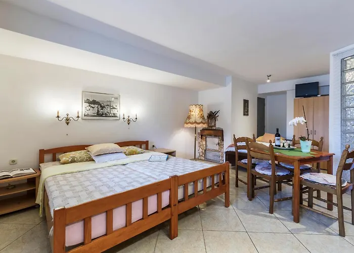 Apartment Gorgeous In With Wifi Pula