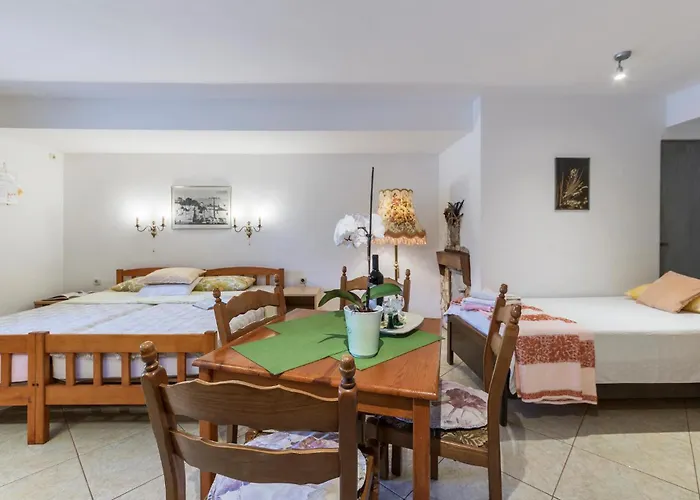 Apartment Gorgeous In With Wifi Pula